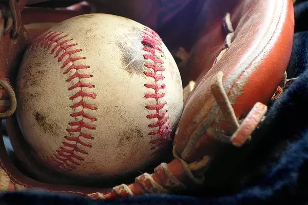 Essay on Baseball In Hindi